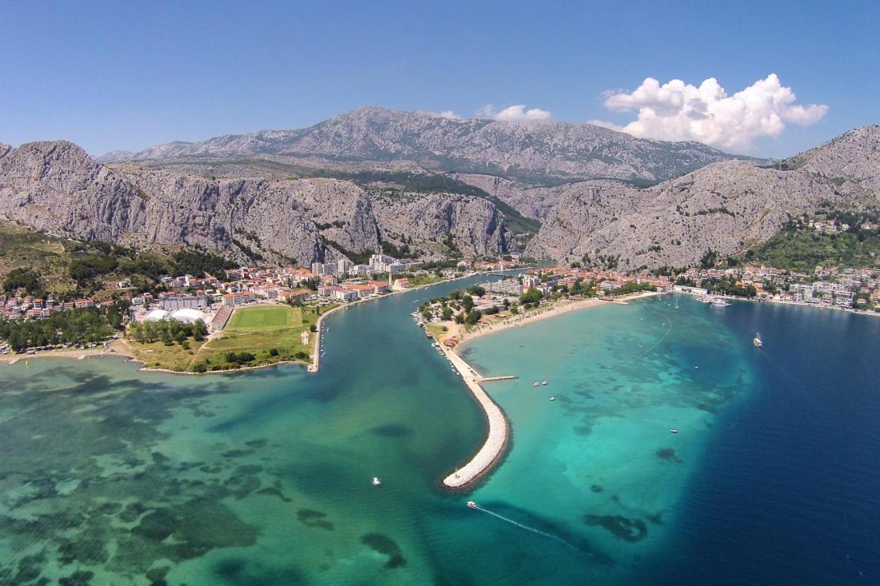 Apartments By The Sea Omis - 15485 Екстериор снимка