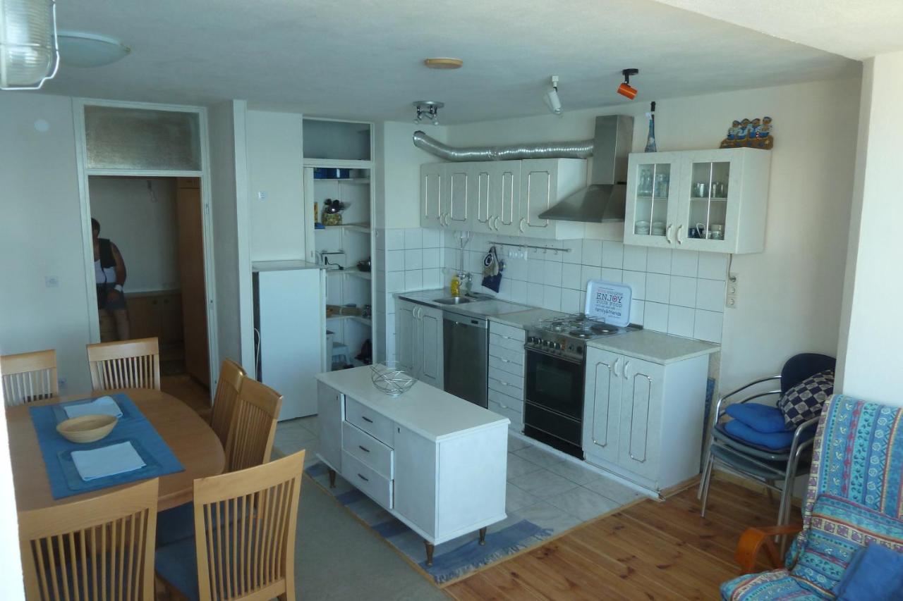 Apartments By The Sea Omis - 15485 Екстериор снимка